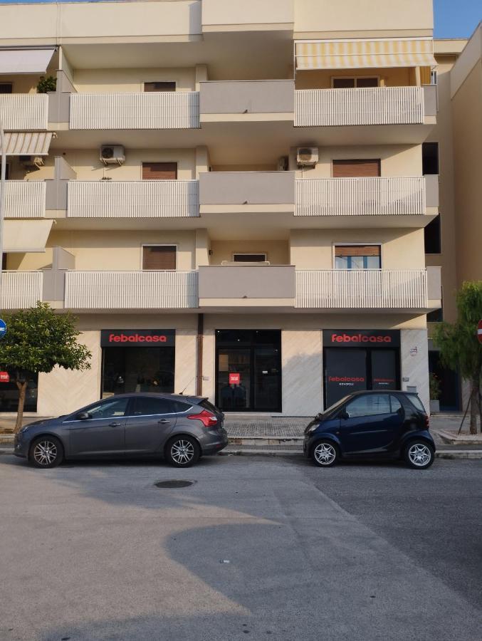 לינה וארוחת בוקר מונופולי Da Luigi Locazioni Brevi Turistiche מראה חיצוני תמונה