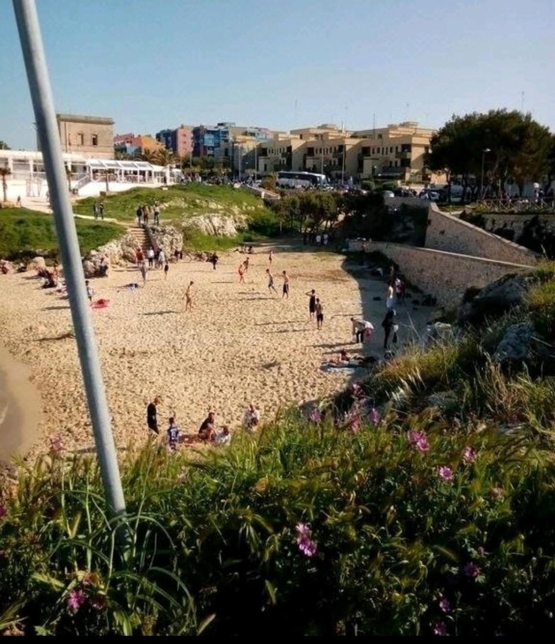 לינה וארוחת בוקר מונופולי Da Luigi Locazioni Brevi Turistiche מראה חיצוני תמונה